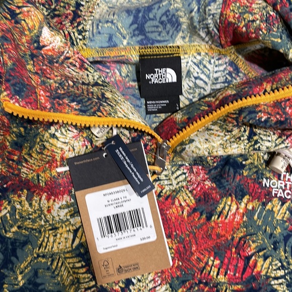 Brand new and perfect for Spring, The North Face camo leaf print anorak. - Picture 5 of 10
